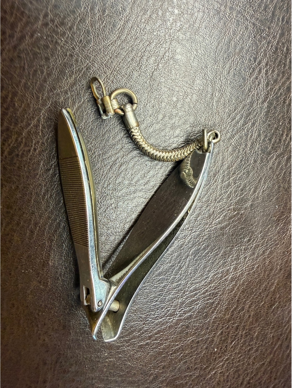 Vintage Fish-Shaped Nail Clipper with Chain - Picture 5 of 5